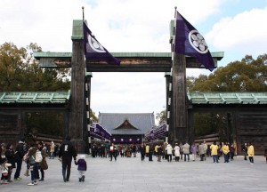 天理教教会本部神殿前