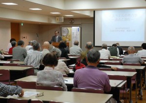 桑原教授の講演風景