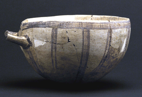 把手付鉢(ミルクボウル)　前1500-1200年頃　口径：16.5cm