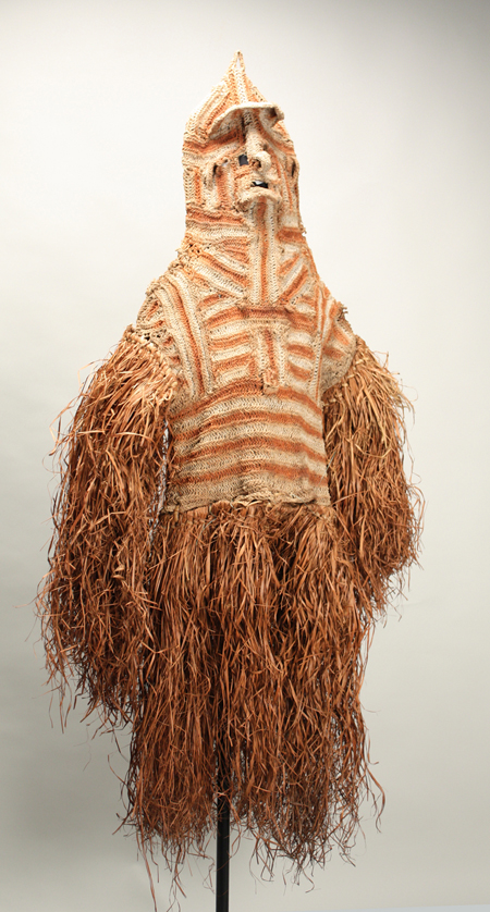 儀礼用精霊仮面“ジパエ”　インドネシア、パプア州アスマット地方　高さ159.2cm