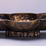 銀胎鍍金聖樹水禽文八曲長杯　イラン　 6～7世紀　長 30.6cm