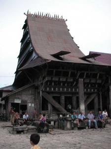 インドネシア ニアス島の舟形住居